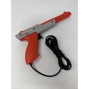 Original 1985 Nintendo NES Zapper Duck Hunt Gun‎ - NES-005 Authentic OEM